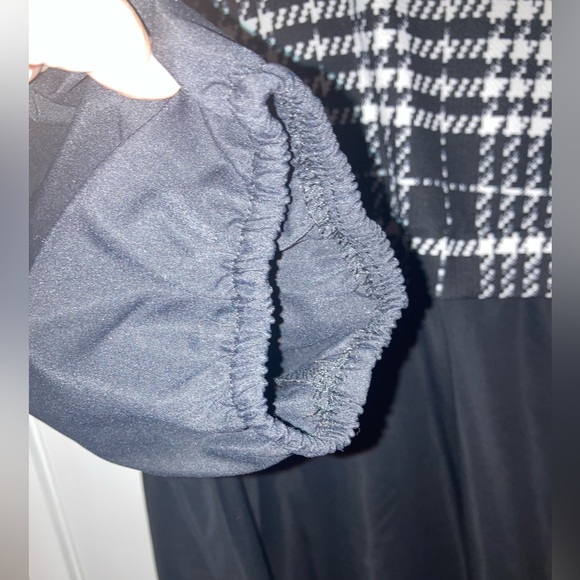 Shein black and white top zipper back - Picture 3 of 3